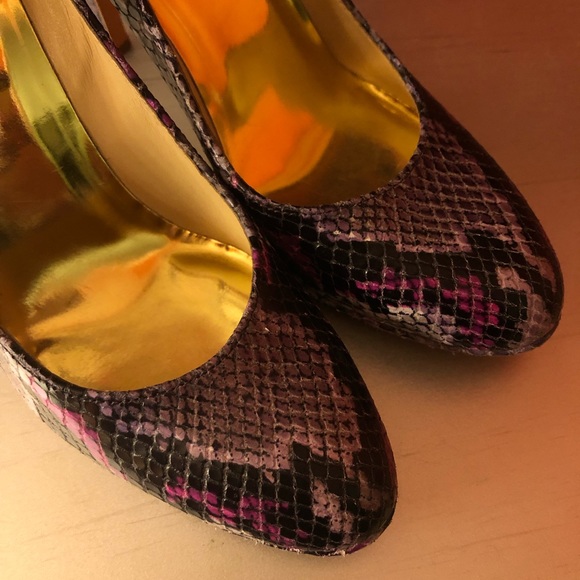 Coach size 6 shoes 💋* - Picture 2 of 5